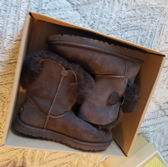 Uggs size 8 - Picture 1 of 5